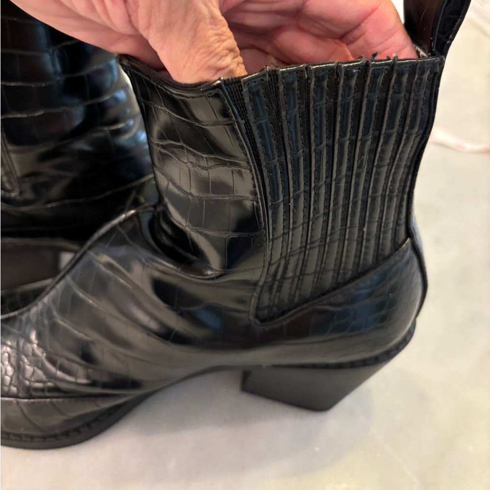 EUC Zara Black Faux Croc Embossed Square-Toed Ankle Boots Size 40/9 - Picture 6 of 8
